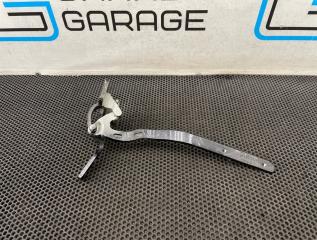 Петля багажника левая Porsche Cayenne 2008