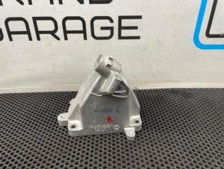 Кронштейн двигателя левый Mercedes-Benz E-Class 2012