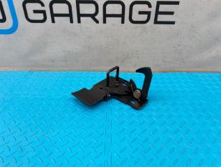 Крюк капота Audi Q7 2008
