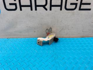 Кронштейн крыла передний правый BMW 5-Series 2010