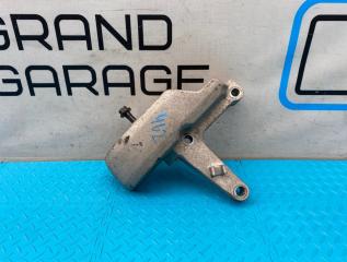 Кронштейн двигателя правый Volvo XC90 2009