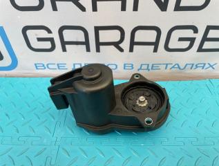 Моторчик ручника задний Audi A4 2016