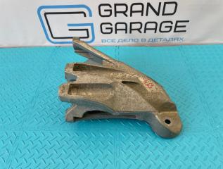 Кронштейн двигателя правый Volkswagen Touareg 2012