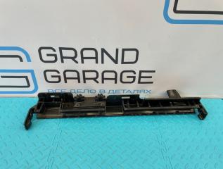 Кронштейн радиатора левый Mercedes-Benz C-Class 2009