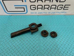 Кронштейн радиатора Audi A4 2016