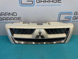 Решетка радиатора Mitsubishi Pajero 2004 контрактная Решетка радиатора Mitsubishi Pajero 2004