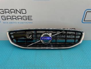 Решетка радиатора Volvo V40 2013 контрактная Решетка радиатора Volvo V40 2013