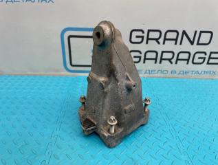 Кронштейн двигателя правый Mercedes-Benz E-Class 2016