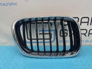 Запчасть решетка в капот правая BMW X5 2003