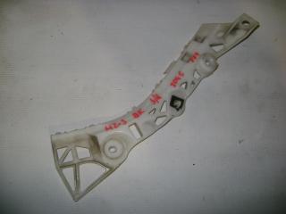 Кронштейн заднего бампера правый Mazda 3