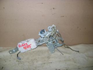 Замок багажника Toyota Hiace 2006