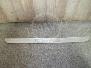 Фото запчасти накладка порога внутренняя Jaguar S-Type 2004 Б/У запчасть Запчасть накладка порога внутренняя Jaguar S-Type 2004