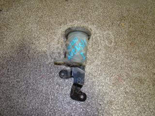 Фото запчасти бачок главного цилиндра сцепления Toyota Avensis 1 Б/У запчасть Запчасть бачок главного цилиндра сцепления Toyota Avensis 1