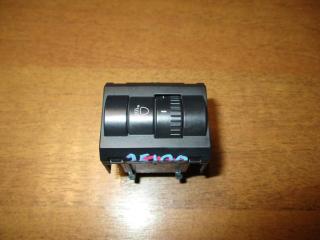 Фото запчасти кнопка корректора фар Skoda Rapid 1 2014 Б/У запчасть Запчасть кнопка корректора фар Skoda Rapid 1 2014