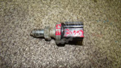 Запчасть датчик включения стопсигнала Toyota Corolla