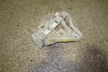 Кронштейн заднего бампера левый Toyota Corolla 2014 Б/У Кронштейн заднего бампера левый Toyota Corolla 2014