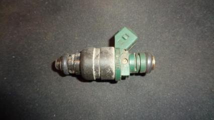 Форсунка топливная Volkswagen Golf 4