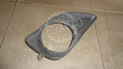 Рамка противотуманой фары правой Toyota Camry