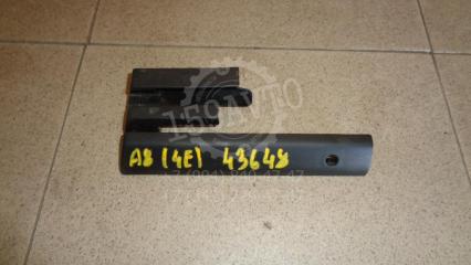 Запчасть крышка кронштейна сиденья Audi A8 2007