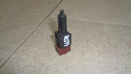 Фото запчасти датчик включения стопсигнала Nissan Primera Б/У запчасть Запчасть датчик включения стопсигнала Nissan Primera