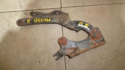 Фото запчасти петля капота правая SsangYong Musso 1 1998 Б/У запчасть Запчасть петля капота правая SsangYong Musso 1 1998