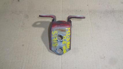 Запчасть петля двери передней Mazda 3