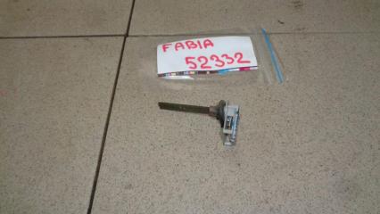 Фото запчасти датчик температуры воздуха Skoda Fabia 1 2005 Б/У запчасть Запчасть датчик температуры воздуха Skoda Fabia 1 2005