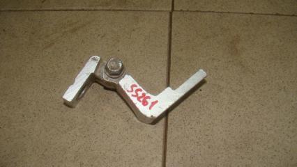 Запчасть петля двери задней правой верхняя Volkswagen Passat