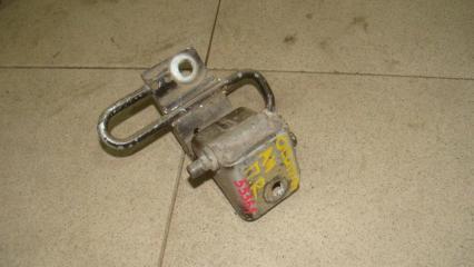 Петля двери передней правой нижняя Skoda Octavia 1 Б/У Петля двери передней правой нижняя Skoda Octavia 1