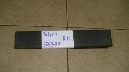 Фото запчасти накладка порога внутренняя SsangYong Actyon 2 2012 Б/У запчасть Запчасть накладка порога внутренняя SsangYong Actyon 2 2012