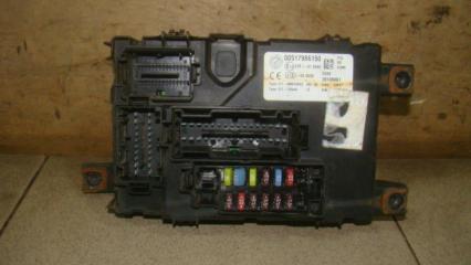 Фото запчасти блок предохранителей Fiat Grande Punto Б/У запчасть Запчасть блок предохранителей Fiat Grande Punto