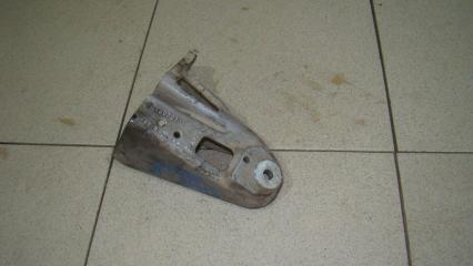 Фото запчасти кронштейн двигателя правый Jaguar S-Type 2004 Б/У запчасть Запчасть кронштейн двигателя правый Jaguar S-Type 2004