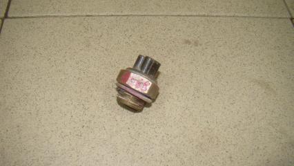 Запчасть датчик температуры Volkswagen Passat