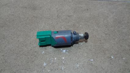 Фото запчасти датчик педали сцепления Renault Fluence 2012 Б/У запчасть Запчасть датчик педали сцепления Renault Fluence 2012