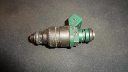 Форсунка топливная Volkswagen Golf 4