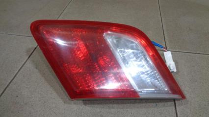 Фонарь задний внутренний левый Toyota Camry
