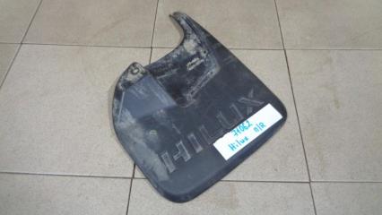 Брызговик передний правый Toyota Hilux 8 2015