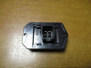 Запчасть резистор отопителя Toyota Corolla 2013