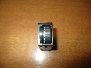 Фото запчасти кнопка освещения панели приборов Subaru Impreza Б/У запчасть Запчасть кнопка освещения панели приборов Subaru Impreza