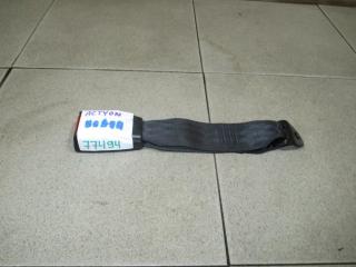 Фото запчасти ответная часть ремня безопасности SsangYong Actyon 2 2012 Б/У запчасть Запчасть ответная часть ремня безопасности SsangYong Actyon 2 2012