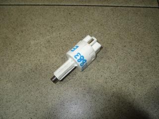 Фото запчасти датчик включения стопсигнала Toyota Corolla Б/У запчасть Запчасть датчик включения стопсигнала Toyota Corolla