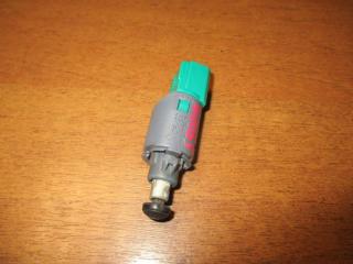 Фото запчасти датчик педали сцепления Renault Fluence Б/У запчасть Запчасть датчик педали сцепления Renault Fluence