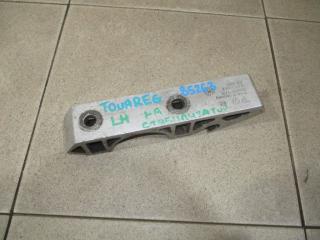 Запчасть кронштейн крепления переднего стабилизатора Volkswagen Touareg 1