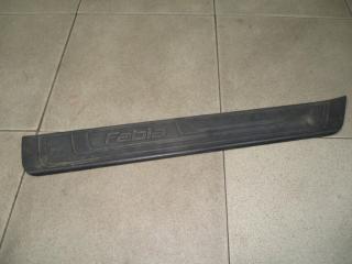 Фото запчасти накладка порога внутренняя Skoda Fabia 2 2007 Б/У запчасть Запчасть накладка порога внутренняя Skoda Fabia 2 2007