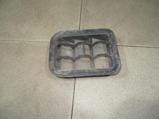 Фото запчасти решетка вентиляционная Skoda Fabia 2 2007 Б/У запчасть Запчасть решетка вентиляционная Skoda Fabia 2 2007