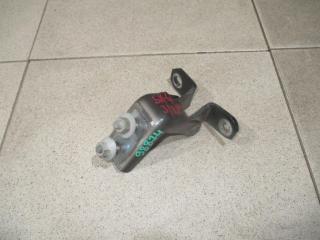 Фото запчасти петля двери задней правой нижняя Suzuki SX4 2012 Б/У запчасть Запчасть петля двери задней правой нижняя Suzuki SX4 2012