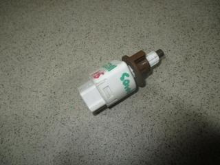 Фото запчасти датчик включения стопсигнала Suzuki SX4 Б/У запчасть Запчасть датчик включения стопсигнала Suzuki SX4