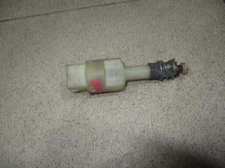 Датчик включения стопсигнала Volkswagen Passat 1999