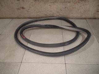 Уплотнитель двери Volkswagen Passat 1999 Б/У Уплотнитель двери Volkswagen Passat 1999