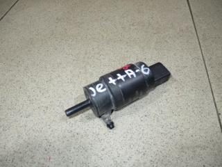 Фото запчасти насос омывателя Volkswagen Jetta Б/У запчасть Запчасть насос омывателя Volkswagen Jetta